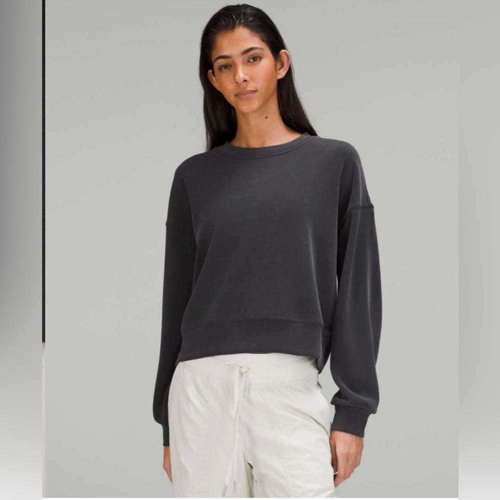 Lululemon Softstreme Perfectly Oversized Cropped Crew
Black (First Release)